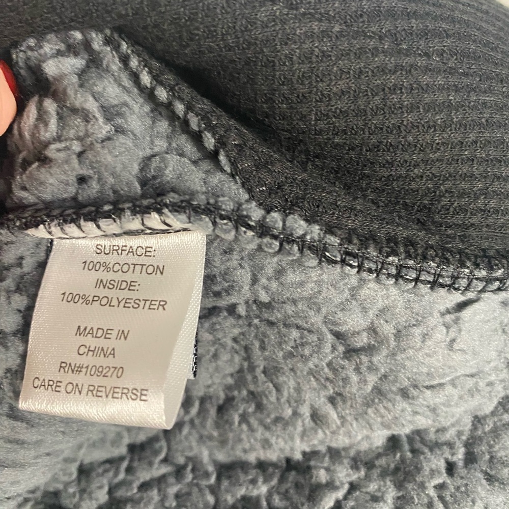 The Black Dog kids bonded hooded vest NWT - Picture 7 of 9